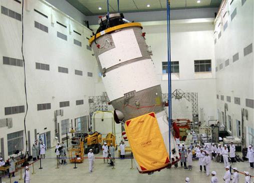 Tiangong-1-during-ground-tests-before-its-launch-on-29-September-2011.jpg