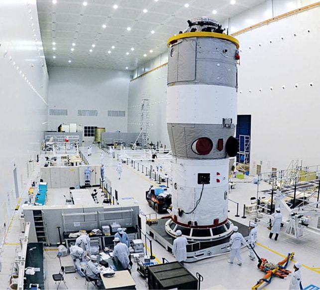 issue8-Tiangong-1-during-final-test-and-launch-preparation.jpg