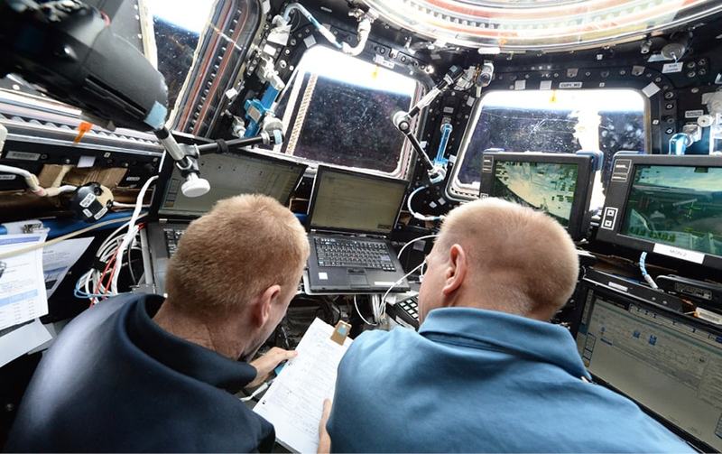 issue9-astronauts-tim-peake-and-tim-kopra-at-work-on-the-international-space-station.jpg