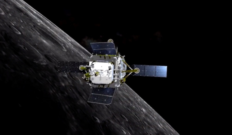 A screen grab from an animation of the Chang’e 5 mission showing the spacecraft in orbit around the moon. Image: CNSA