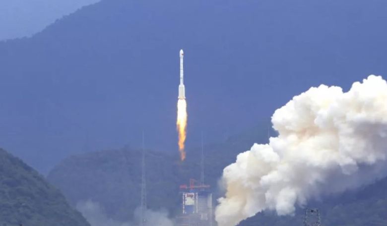A Long March 3B lifts off carrying the 35th and 36th Beidou satellites into a medium Earth orbit at around 22,000 kilometres altitude. Image: CALT