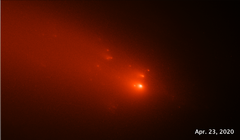 Hubble Space Telescope image of comet C/2019 Y4 (ATLAS), taken on 23 April, 2020, reveal the breakup of the solid nucleus of the comet. Hubble photos identify as many as 30 separate fragments. Image: NASA/ESA/Alyssa Pagan (STScI)