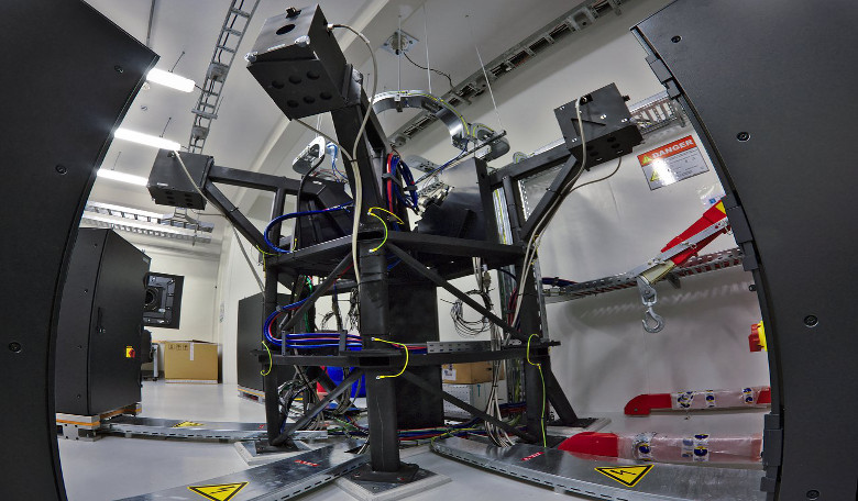 The front-end structure of ESPRESSO where the light beams coming from the four VLT Unit Telescopes are brought together and fed into fibres, which in turn deliver the light to the spectrograph itself in another room. Image: Giorgio Calderone, INAF Trieste