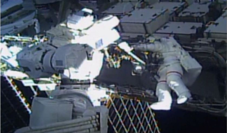 US astronaut Jessica Meir walks outside the International Space Station (ISS), in this still image taken from NASA video, 18 October, 2019. 