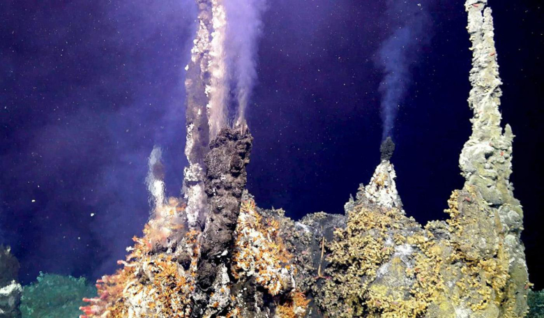 InVADER will explore deep-sea vents on Earth to prepare future missions to do the same on ocean worlds in the Solar System like Europa. Image: D. Kelley, University of Washington/NSF-OOI/WHOI