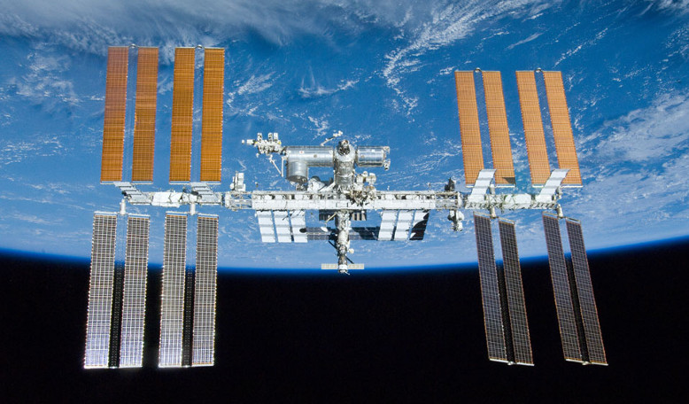 The ISS spans nearly a football field in length, weighs almost 453600 kilograms, and has internal pressurised volume of 32,333 cubic feet – equal to that of a Boeing 747. Image: ESA