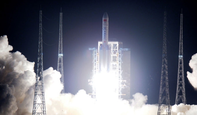 China's first heavy-lift Long March 5 rocket launches into space from the country's Wenchang launch center on Hainan Island at 8:43 p.m. Beijing Time on November 3, 2016. Credit: China Aerospace Science and Technology Corporation
