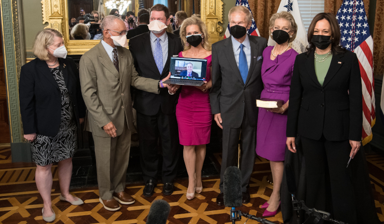 Bill Nelson Swearing In, 3 May, 2021. From left to right, Pam Melroy, Charles Bolden, Bill Nelson Jr., Nan Ellen Nelson, Bill Nelson, Grace Nelson, and Vice President Kamala Harris. Image: NASA/A Gemignani