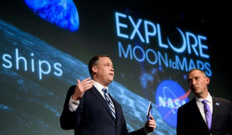 NASA Administrator Jim Bridenstine, left, discusses the plan to send astronauts to the moon by 2024 as associate administrator Thomas Zurbuchen looks. Image: NASA Photo/Joel Kowsky