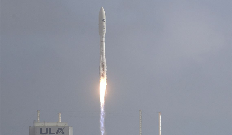 A ULA Atlas 5 rocket boosting the US Air Force's X-37B spaceplane into orbit for a sixth secret mission. Image: ULA