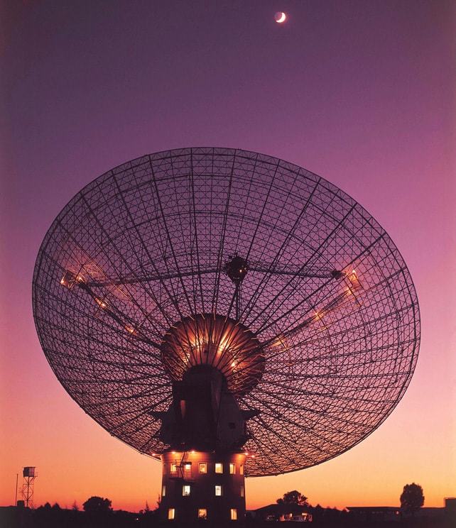 issue12-A-view-of-the-Parkes-Radio-Telescope-in-1969.jpg
