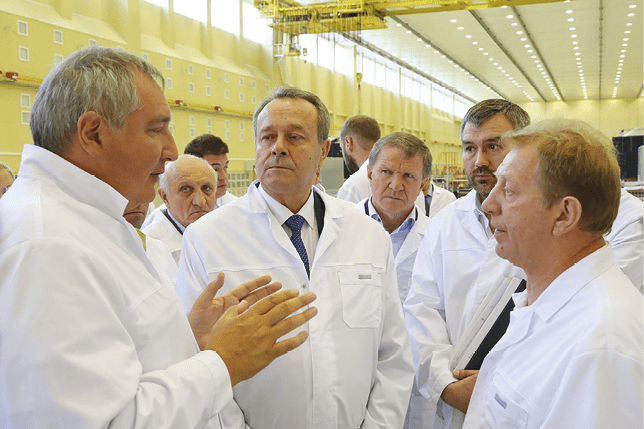 Dmitry Rogozin (left) on a visit to the Polyot plant.