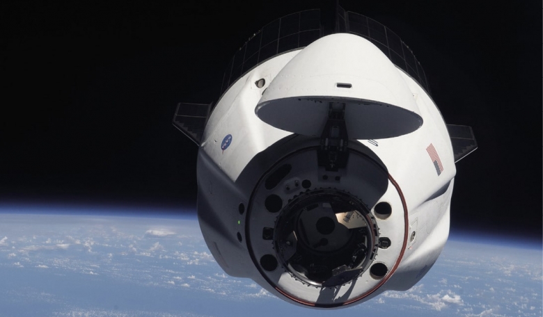 A SpaceX commercial crew Dragon approaches the ISS.