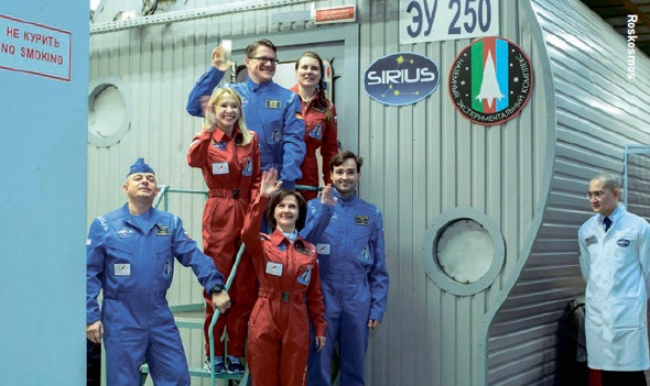 SIRIUS crew emerges from lunar flight simulation.