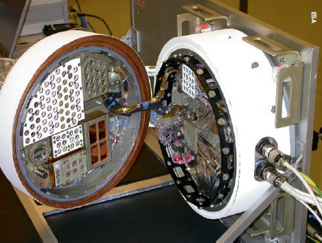 Exposure of samples to space on the outside of the Foton-M3 capsule