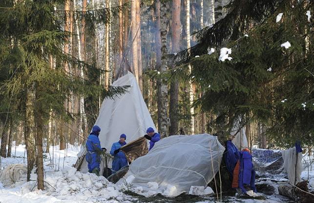 ISS crew training for post-landing operations in winter.