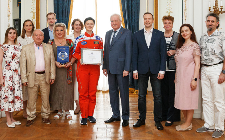 Presentation of first Asgardia Certificate of Recognition to Victoria Kirichenko.
