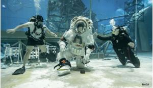 NASA astronaut Loral O’Hara kneels to pick up a rock while testing the mobility of Axiom Space’s lunar spacesuit. NASA and Axiom Space teams held the first dual spacesuit run at the Neutral Buoyancy Laboratory in Houston in September 2025 with astronauts Stan Love and Loral O’Hara. This was the final integration test in the pool, proving both the spacesuit and facility are prepped and ready for Artemis mission training.